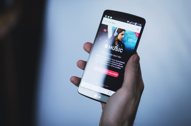 Apple Music lanza HiFi y sonido espacial en su catálogo