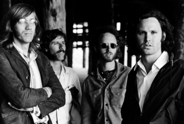 Set The Night on Fire: Recordando a The Doors, un memoir de Robby Krieger
